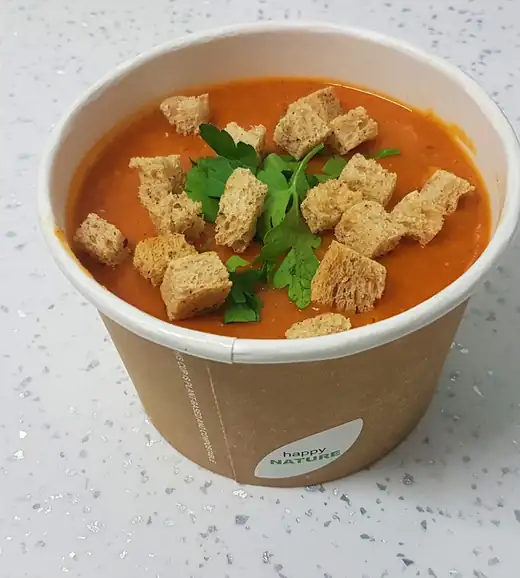 Zupa z grzankami w kubku na wynos